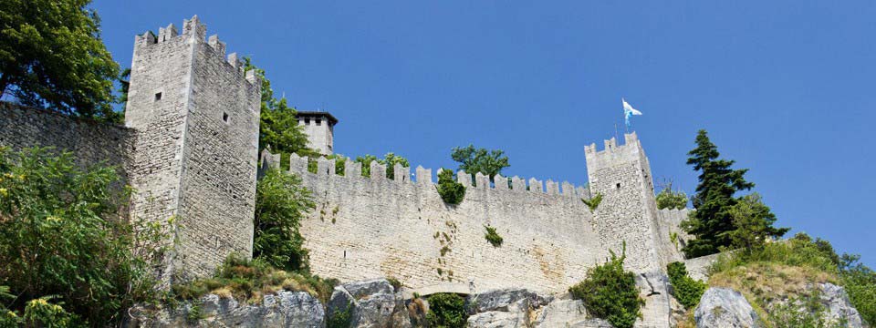 Castle wall: css3 slideshow animation