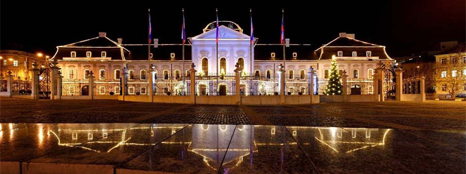 Night view: Css3 carousel auto size picture