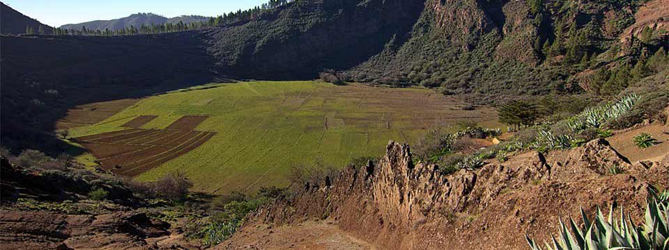 Crater, Gran Canaria javascript image slider 